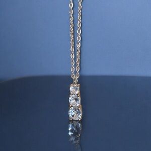 Cubic Zirconia pendant Necklace, new in the box